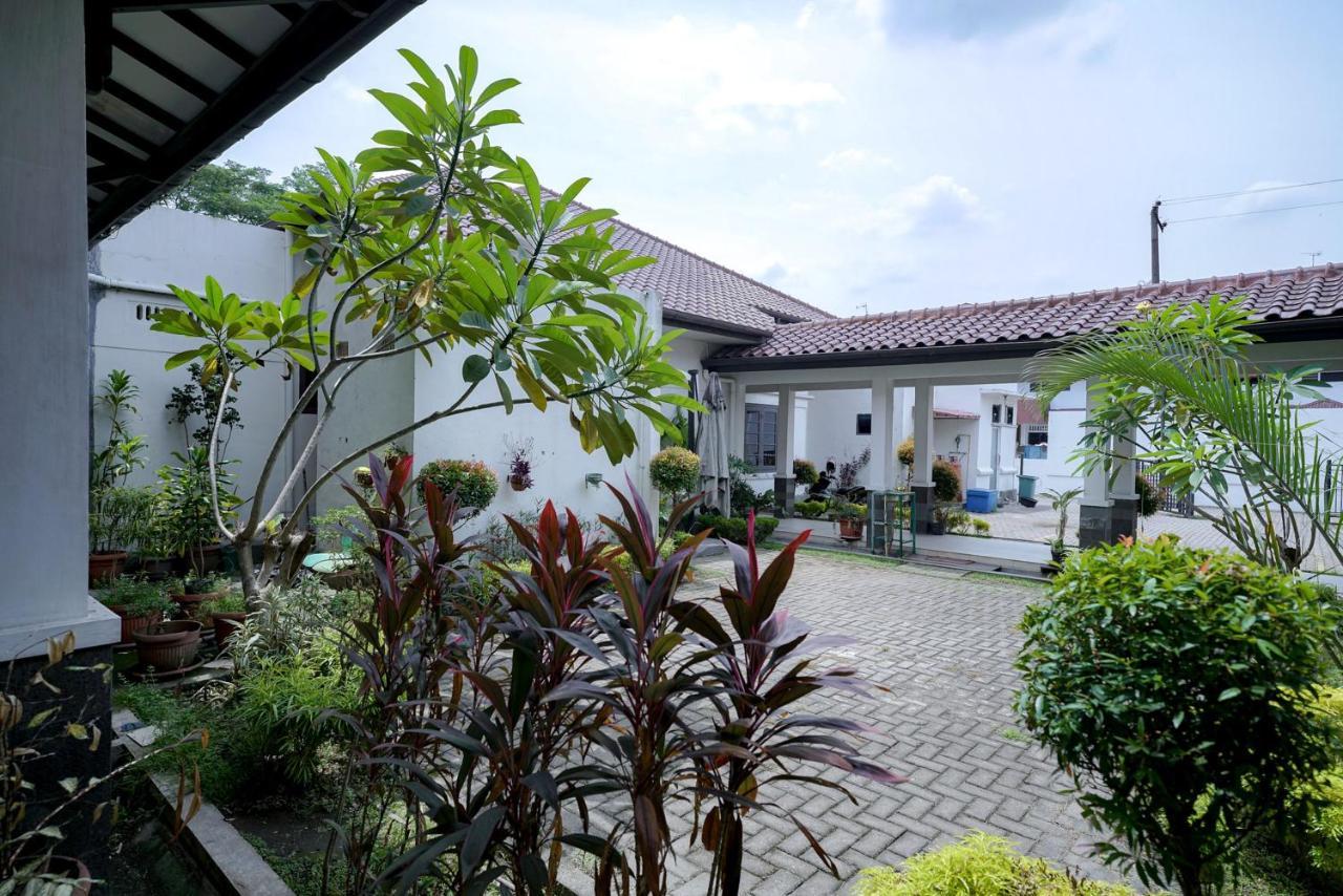Reddoorz @ Avros Guest House Medan Exteriér fotografie